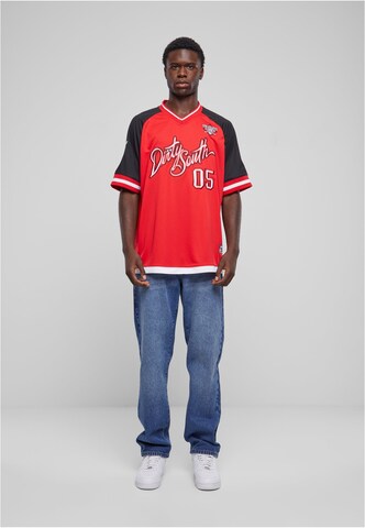 Karl Kani Футболка 'Athletics Dirty South' в Красный