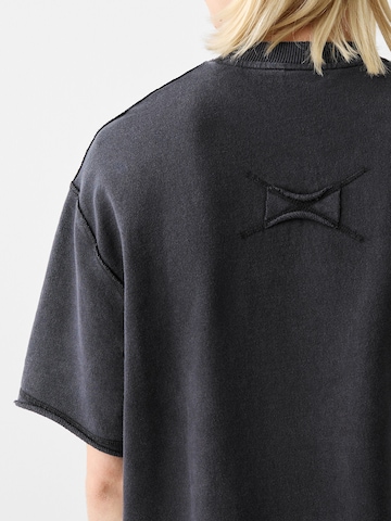 BershkaSweater majica - crna boja