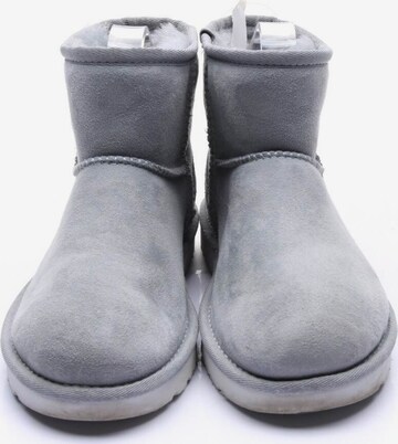 UGG Dress Boots in 36 in Blue
