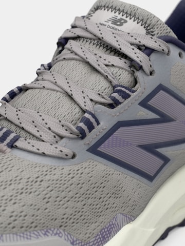 pelēks new balance Skriešanas apavi 'Garoe'