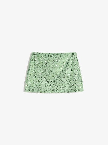 Fustă de la Bershka pe verde