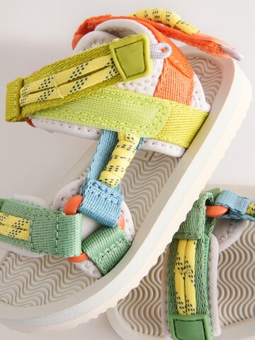Next - Zapatos abiertos en amarillo