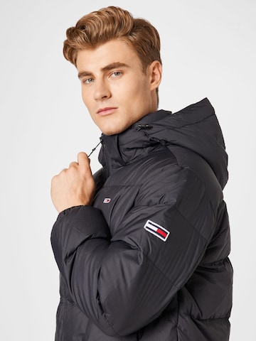 Tommy Jeans Zimní bunda – černá