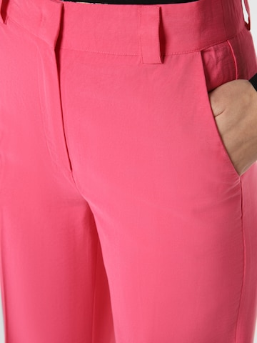 NÜMPH Flared Pleat-Front Pants 'Nualida' in Pink