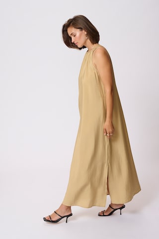 Robe 'Florence' Kaffe en beige