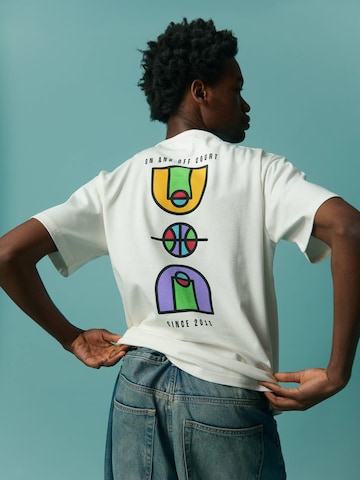T-Shirt 'Ballin all Day' DillySocks en blanc