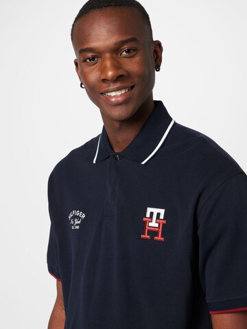 TOMMY HILFIGER T-shirt i blå