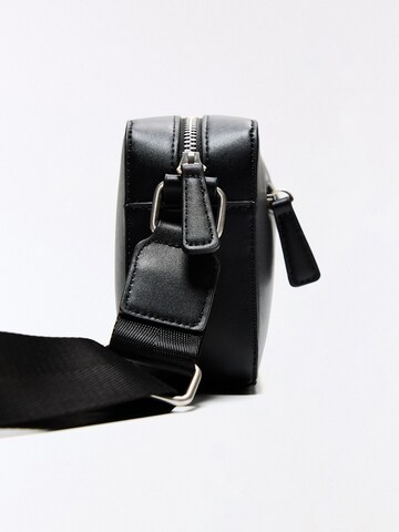 Sac à bandoulière Bershka en noir