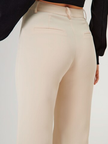 ABOUT YOU x Swalina&Linus Bootcut Hose 'Luca' in Beige