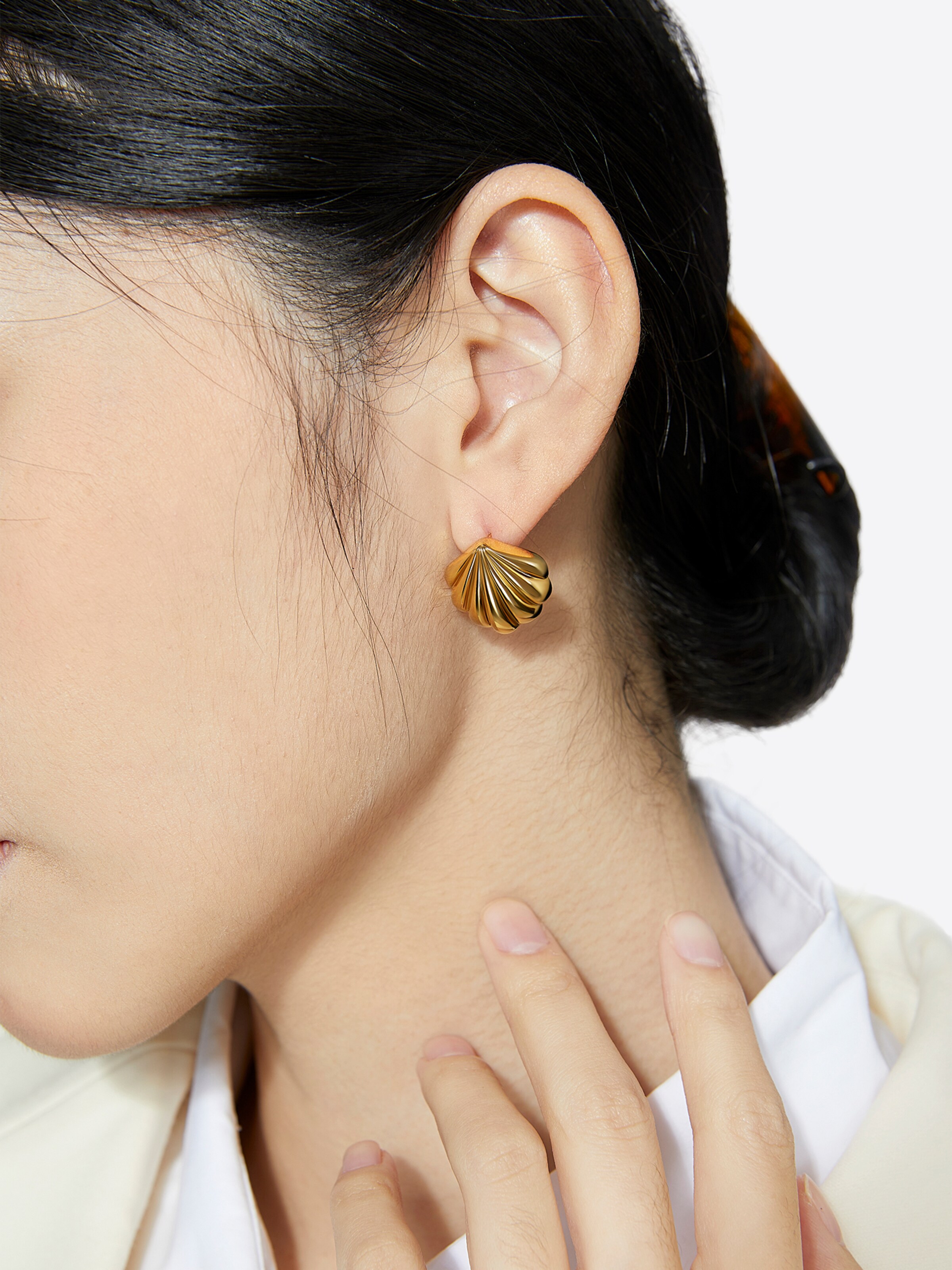 Victoria Hyde Ohrringe ' Lillian ' in Gold: Vorderseite