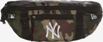 NEW ERA Fanny Pack in Green: front