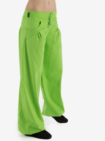 Winshape Loosefit Urheiluhousut 'WTE3' värissä vihreä: etupuoli