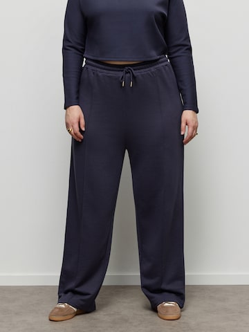 CITA MAASS Loose fit Workout Pants in Blue: front