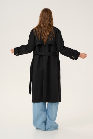 My Essential Wardrobe Tussenmantel 'Mira' in Zwart