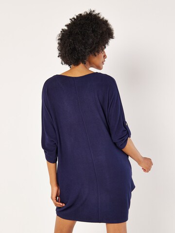 Robe Apricot en bleu