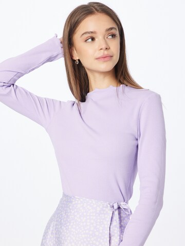 purpurinė PIECES Marškinėliai 'Milla'