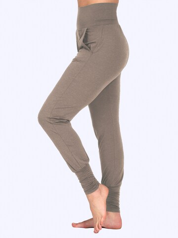 Magadi Regular Sporthose 'Paula'‌‌ in Beige
