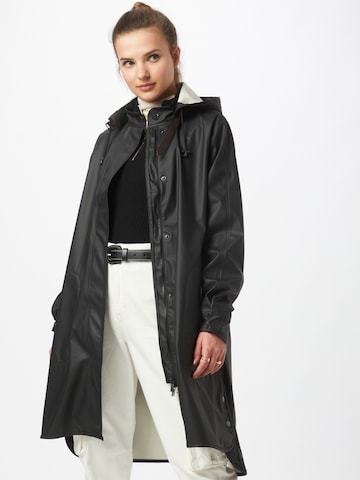 ILSE JACOBSEN Raincoat in Black: front