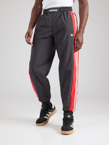 ADIDAS ORIGINALS Tapered Παντελόνι 'WARM-UP' σε μαύρο: μπροστά