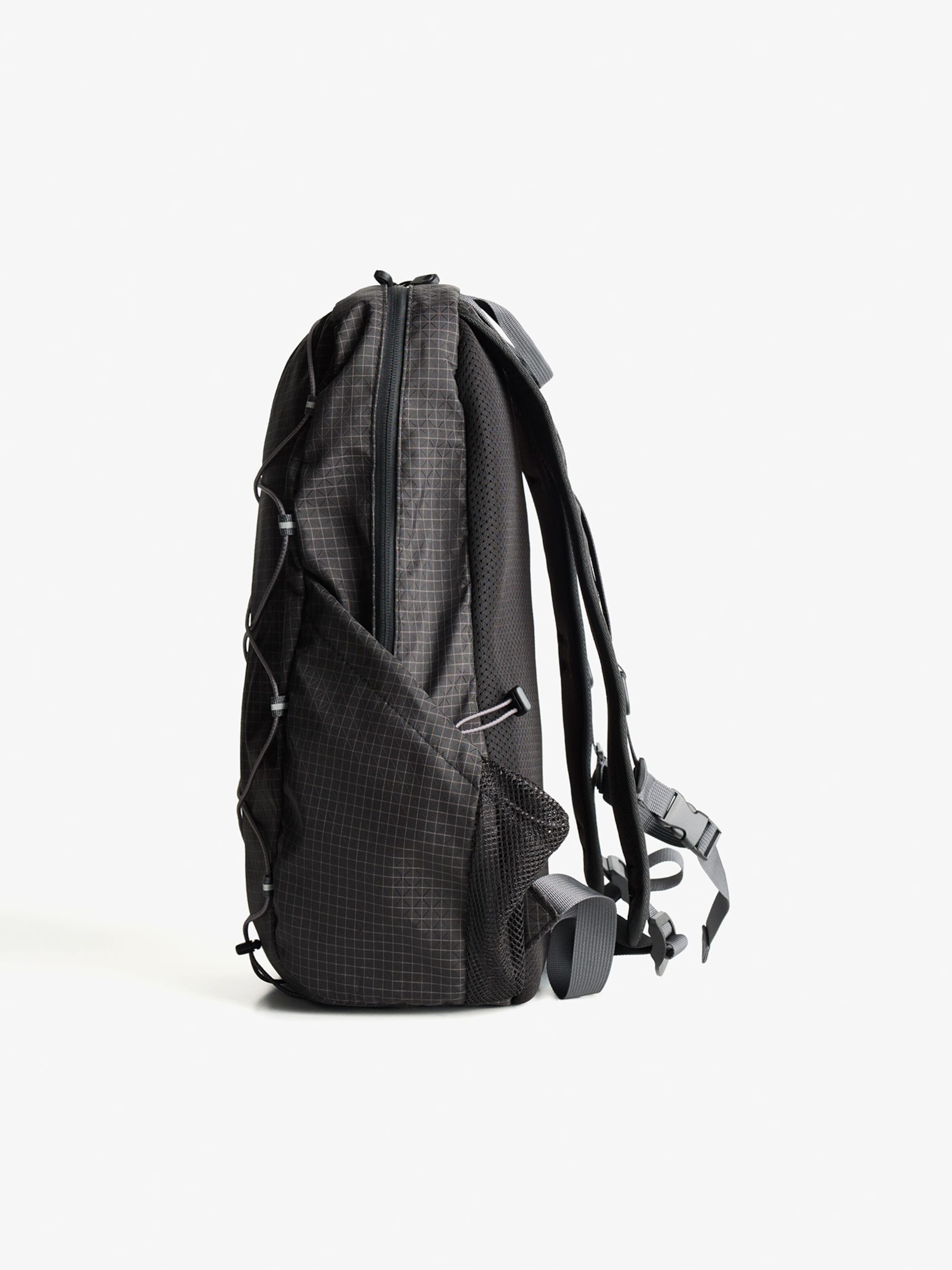 bershka mini black backpack Sloan Leather - Slim Design, Built-In Sleeve Fits 11" iPad - Onyx With the same feel as our original Sloan Backpack Bershka Backpack in Black |