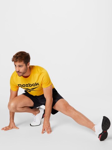 ReebokRegular Fit Tehnička sportska majica - žuta boja