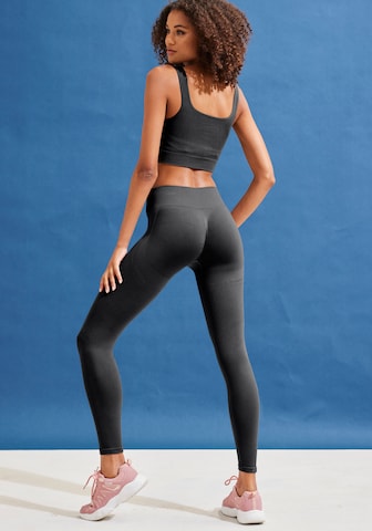 LASCANA Skinny Leggingsit värissä musta