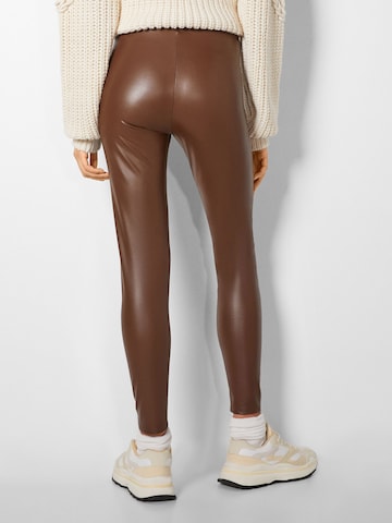 Coupe slim Leggings Bershka en marron