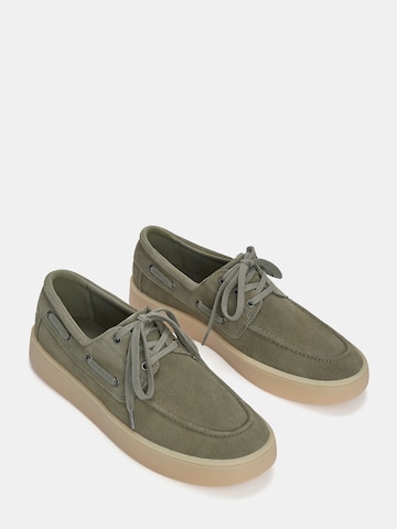 Chaussure à lacets Pull&Bear en vert