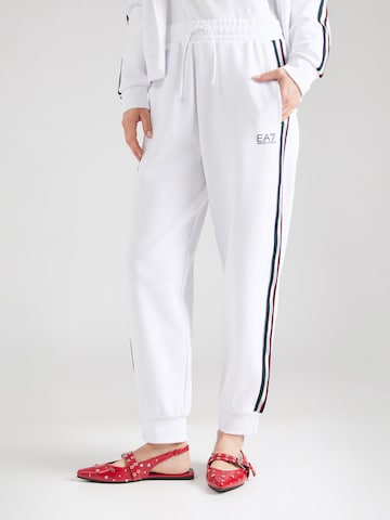 EA7 Emporio Armani Tapered Παντελόνι σε λευκό: μπροστά