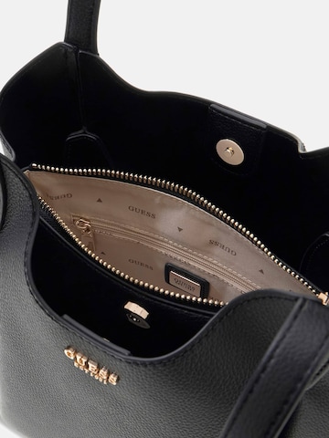 GUESS Schultertasche in Schwarz