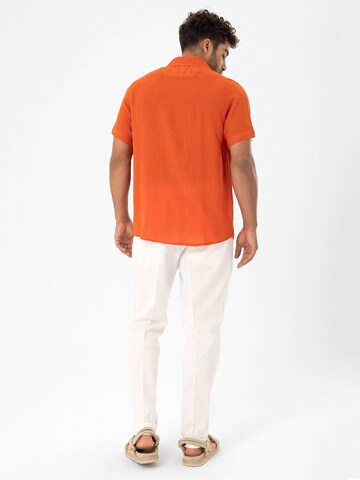 Comfort fit Camicia di Dandalo in arancione