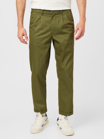 Redefined Rebel Regular Pleat-front trousers 'Kevin' in Green: front