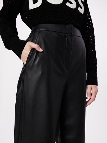 Wide leg Pantaloni 'Tokasa' di BOSS in nero