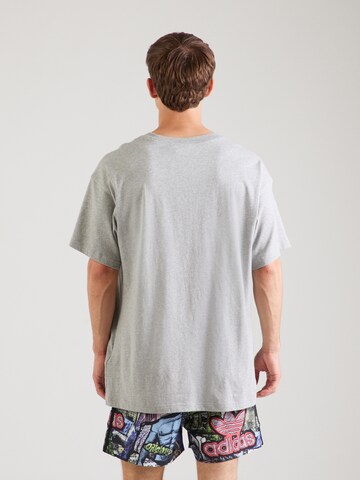 ADIDAS ORIGINALS - Camiseta 'Trefoil Essentials' en gris