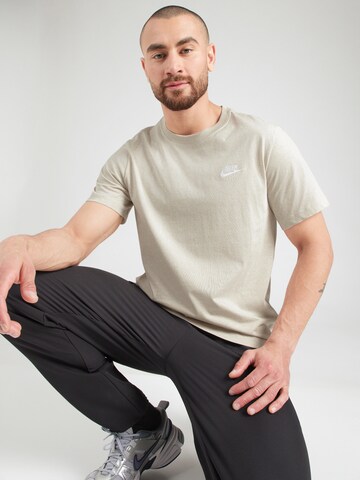Regular fit Maglietta 'CLUB' di Nike Sportswear in beige: frontale