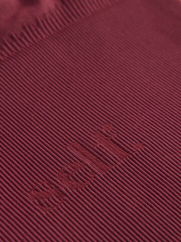 self. Top in Red