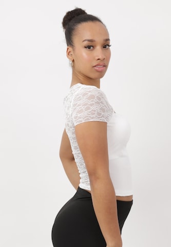 Haut Elara en blanc