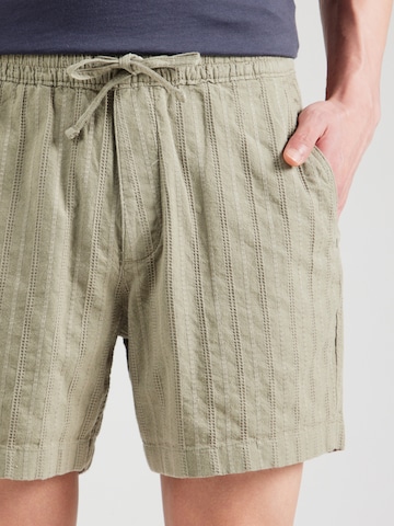 Abercrombie & Fitch Regular Trousers in Green