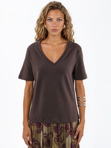Busem T-Shirt in Braun: Vorderseite