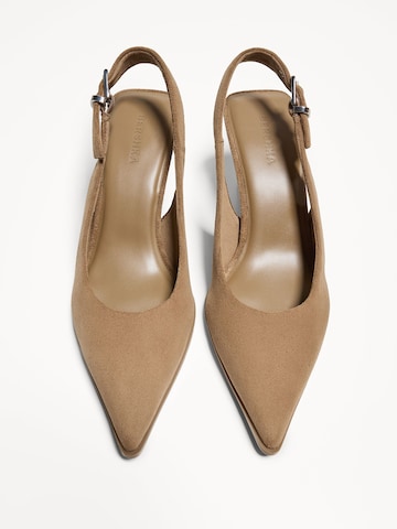 Escarpins à bride arrière Bershka en marron