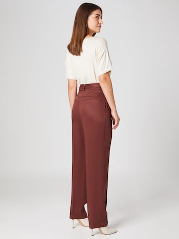 Guido Maria Kretschmer Women Loose fit Pleat-Front Pants 'Lea' in Brown