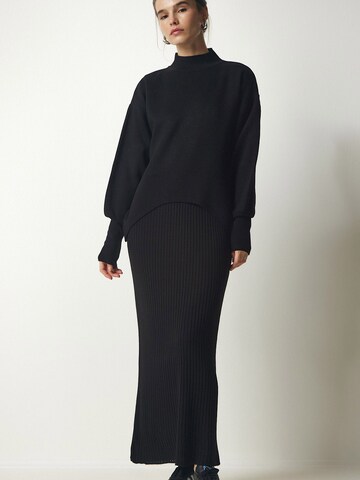 Robes en maille Happiness İstanbul en noir : devant