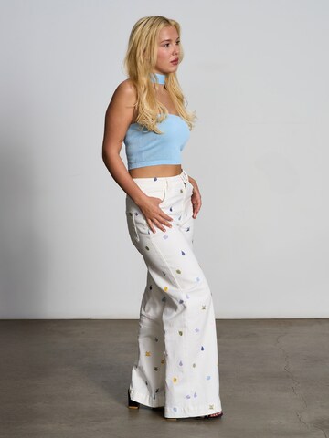 florence by mills exclusive for ABOUT YOU Broderad topp 'Coriander' i blå