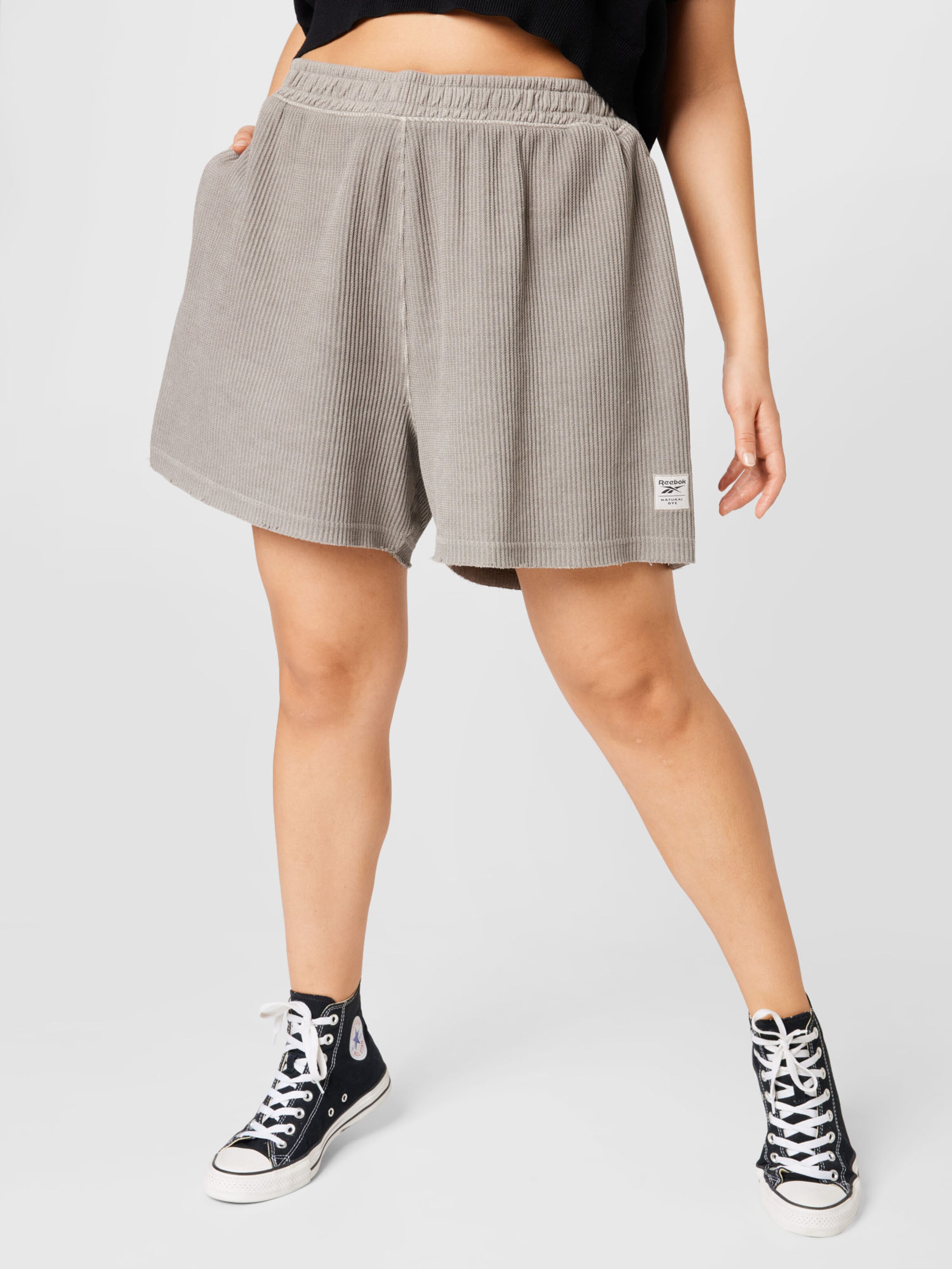 Frauen Große Größen Reebok Classics Shorts in Greige - VA07870 Frauen Große Größen Reebok Classics Shorts in Greige - VA07870