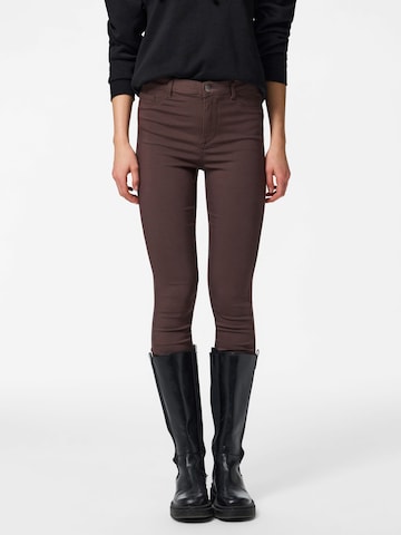Skinny Jeggings PIECES en marron : devant