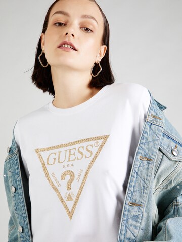 Tricou de la GUESS pe alb