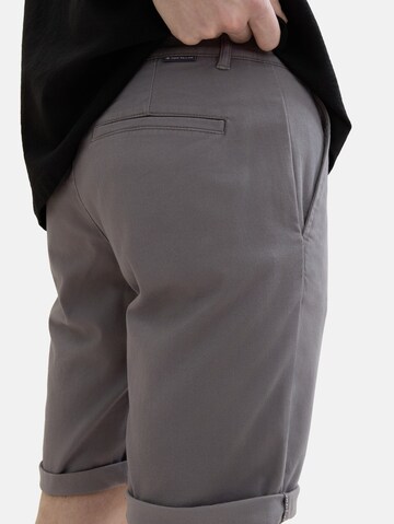 TOM TAILOR - Slimfit Pantalón chino en gris