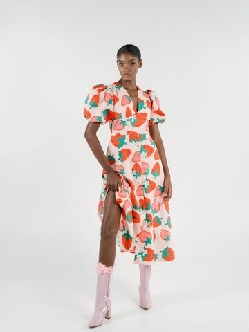 Pineapples Don't Have Sleeves Mekko 'Lola Fresa' värissä vaaleanpunainen