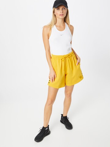 NIKE Ohlapna forma Športne hlače | rumena barva