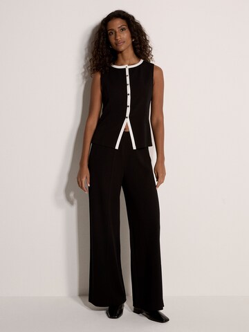 Apricot Vest ' ' in Black